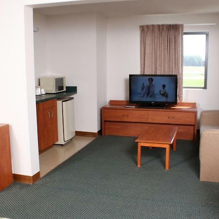 Centerstone Inn & Suites Carlyle Екстериор снимка