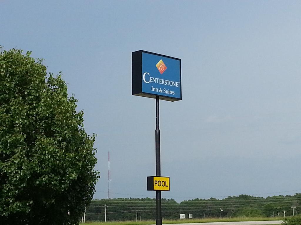 Centerstone Inn & Suites Carlyle Екстериор снимка